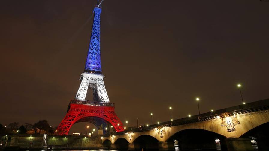 Foto Torre Eiffel Notte / Scarica questa immagine gratuita di torre eiffel notte ricordi dalla